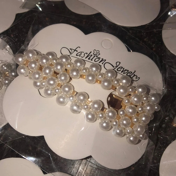 Pearl Hair Clips (9 count) - Picture 3 of 4